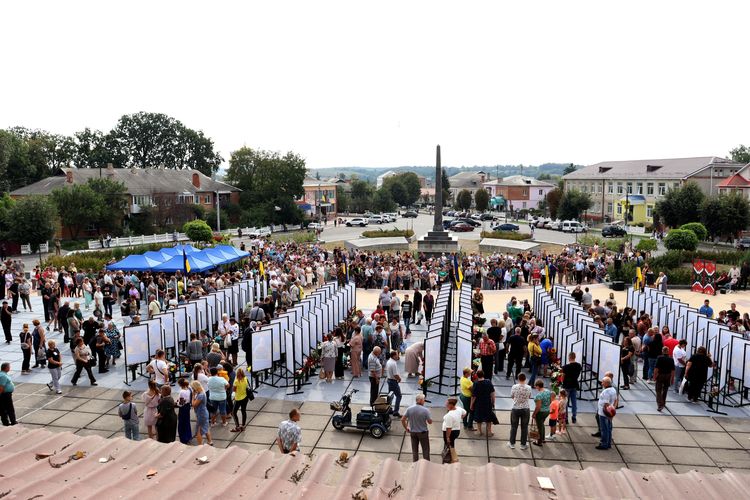 В м. Погребище відкрили Алею пам'яті Захисників України