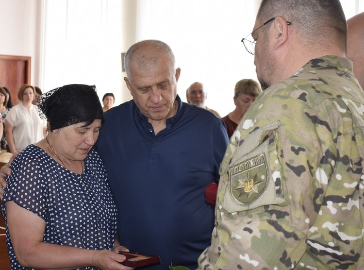 Слава крізь сльози