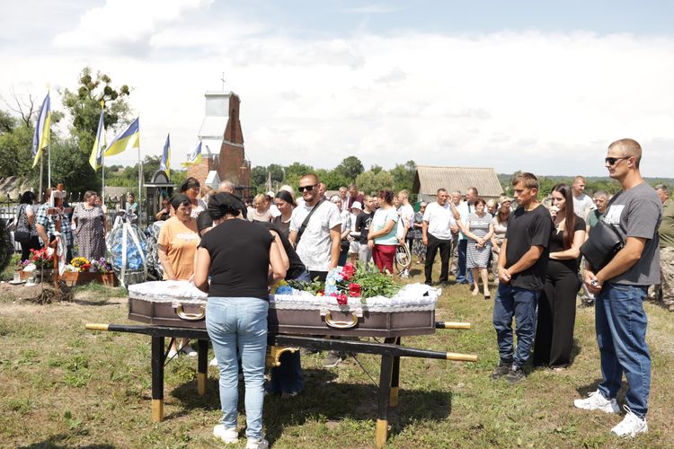 попрощалися з воїном