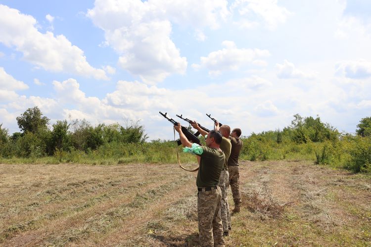 попрощалися з воїном