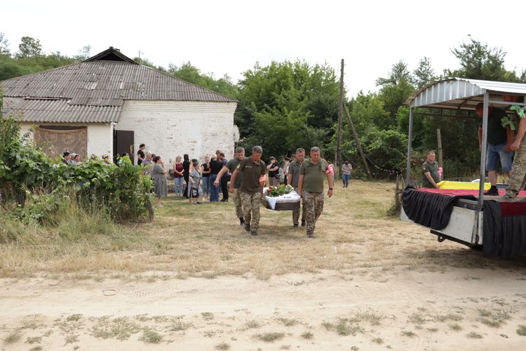 попрощалися з воїном