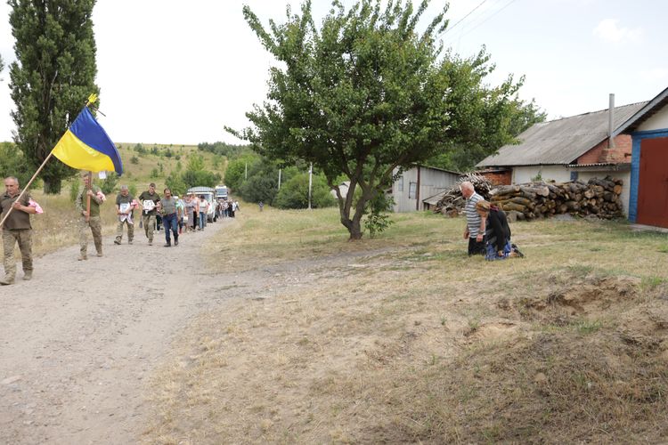 попрощалися з воїном