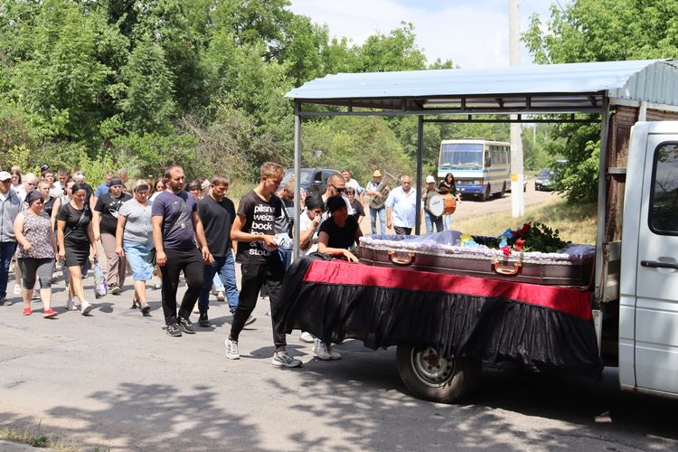 попрощалися з воїном