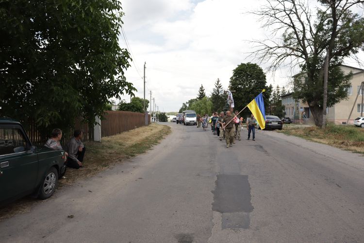 попрощалися з воїном
