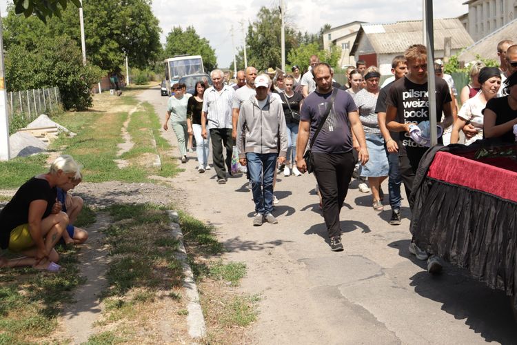 попрощалися з воїном