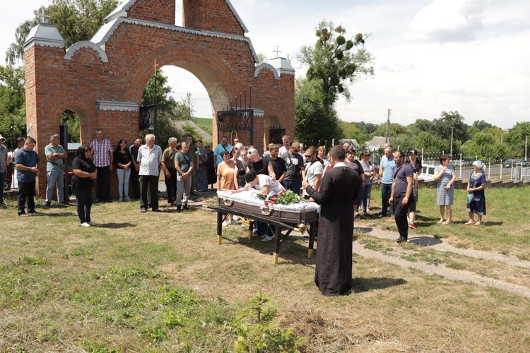 попрощалися з воїном