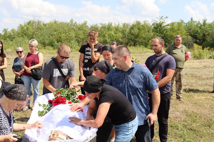 попрощалися з воїном