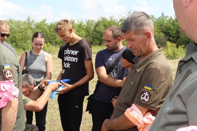 попрощалися з воїном