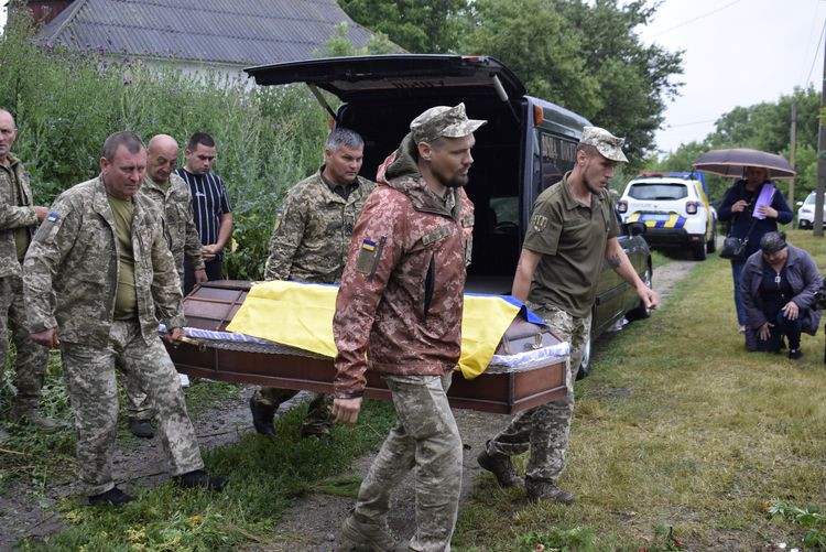 Зустрічали воїна Героя