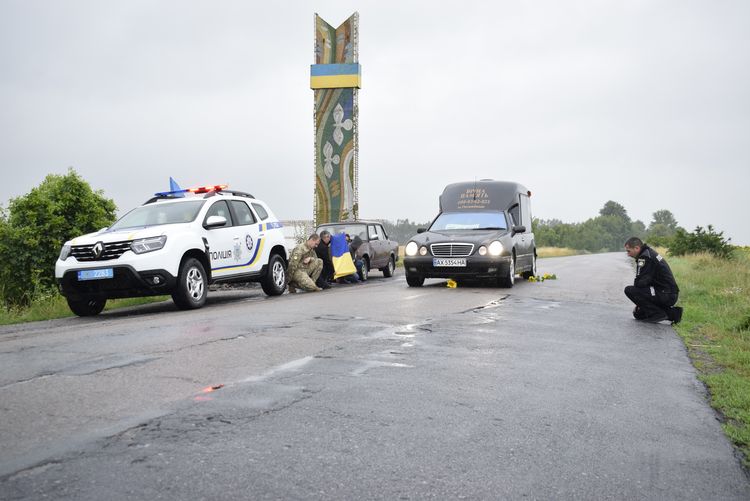 Зустрічали воїна Героя