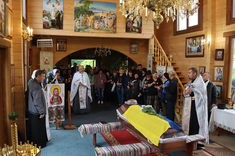 попрощалися з воїном