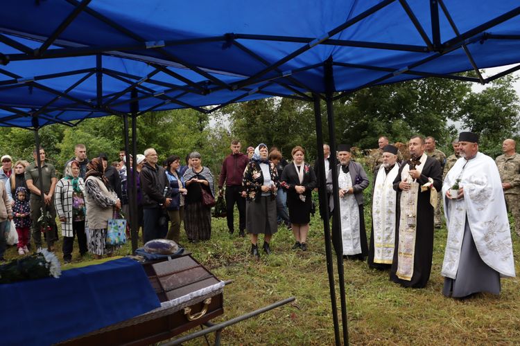 попрощалися з воїном