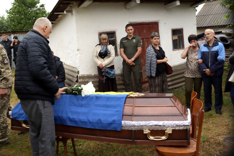 попрощалися з воїном