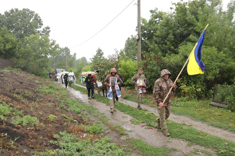 попрощалися з воїном
