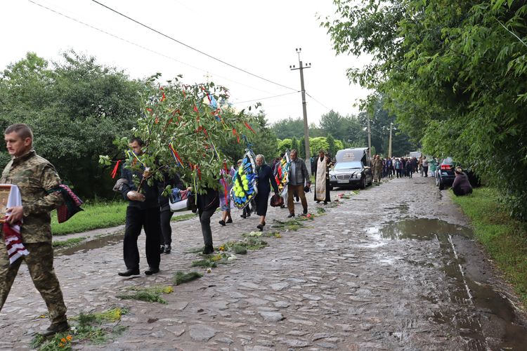 попрощалися з воїном