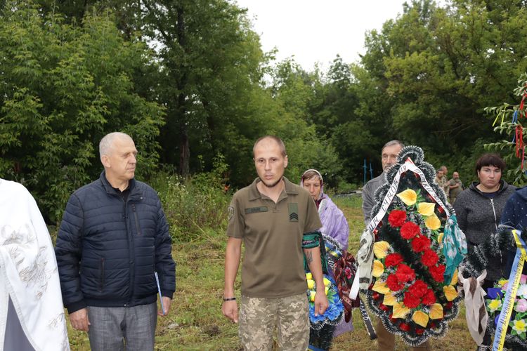попрощалися з воїном