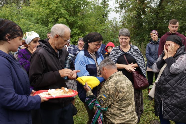 попрощалися з воїном