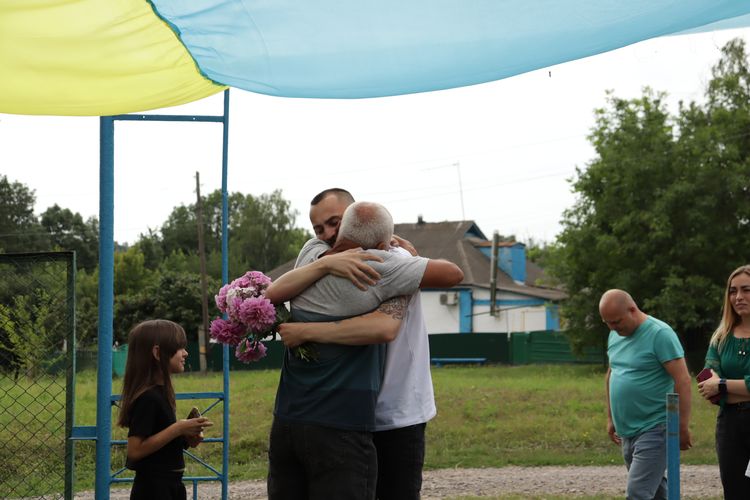 повернувся з полону