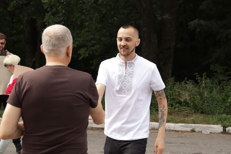 повернувся з полону