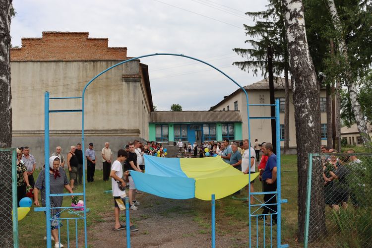 повернувся з полону