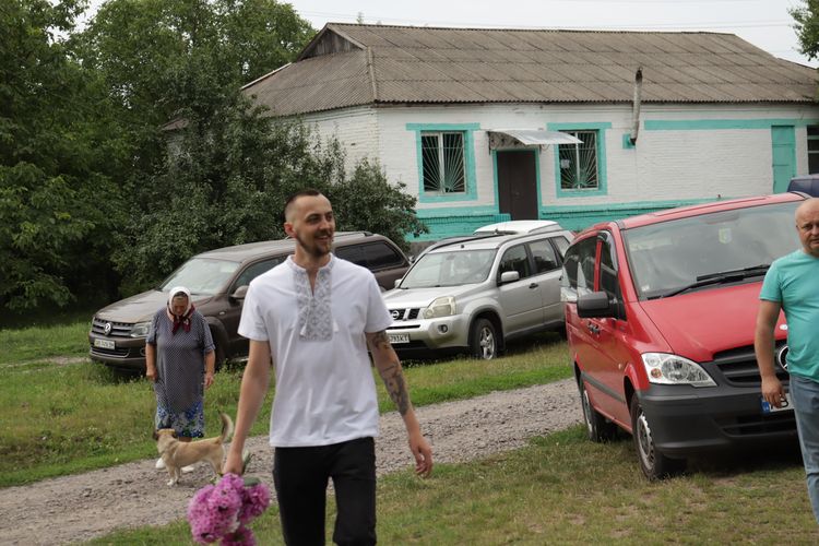 повернувся з полону