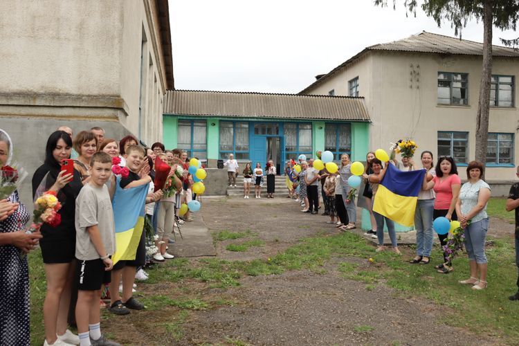 повернувся з полону