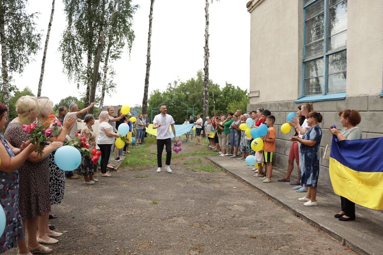 повернувся з полону