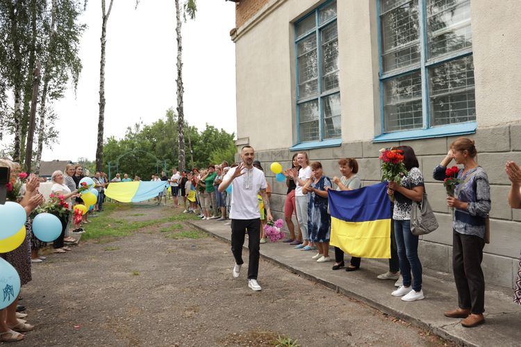 повернувся з полону