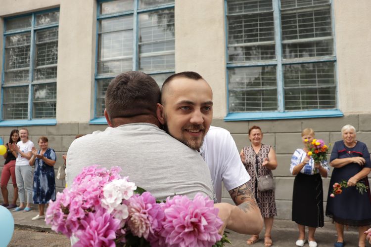 повернувся з полону