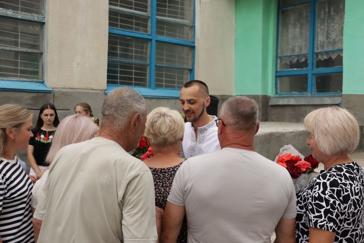 повернувся з полону