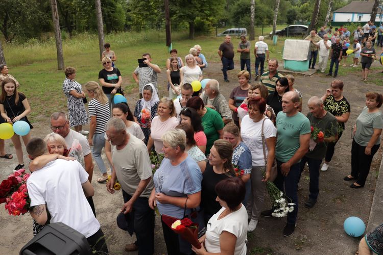 повернувся з полону