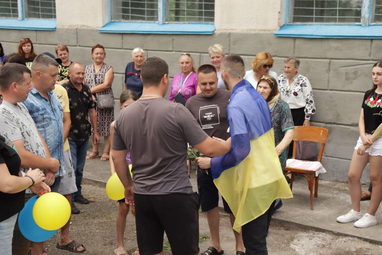 повернувся з полону