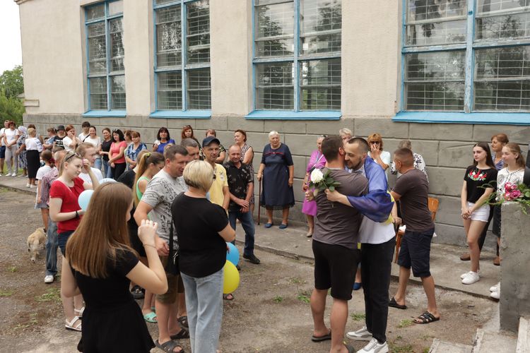 повернувся з полону