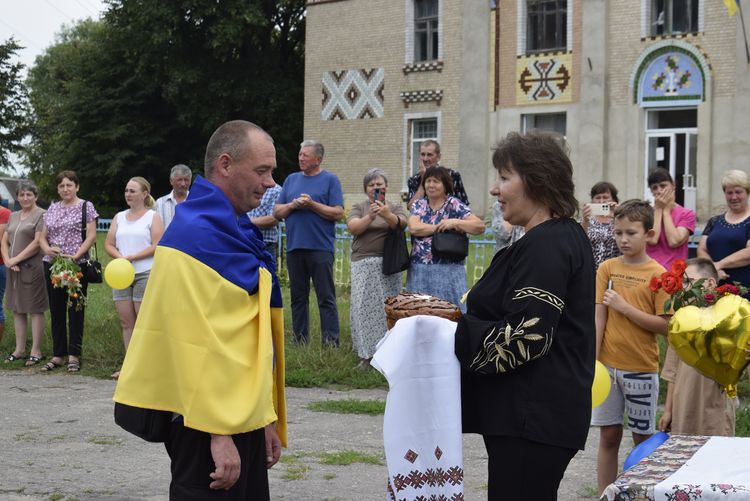 зустріли звільненого з полону