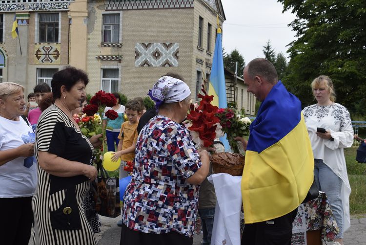 зустріли звільненого з полону