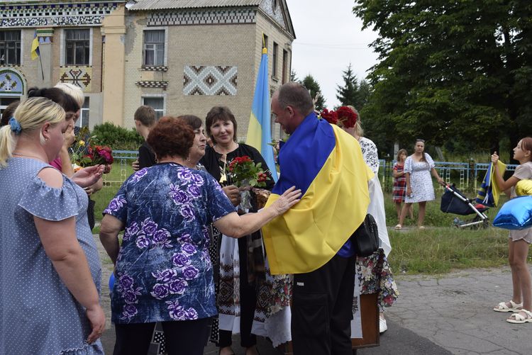 зустріли звільненого з полону
