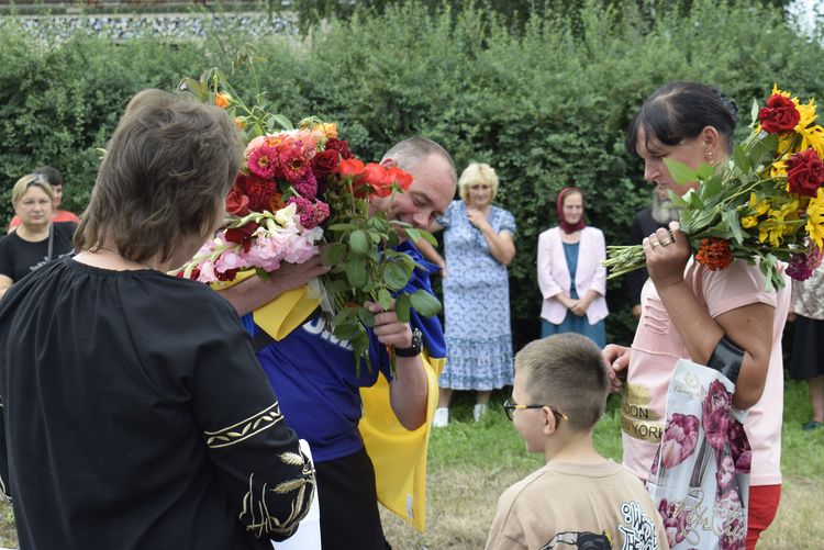 зустріли звільненого з полону