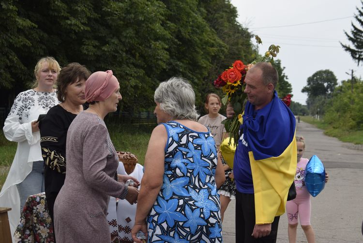 зустріли звільненого з полону