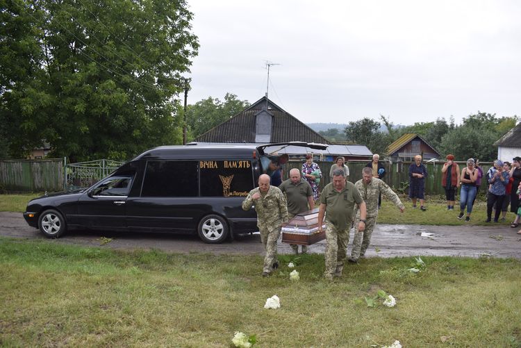 Громада зустріла воїна