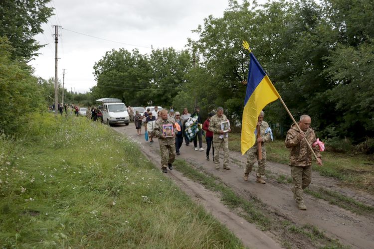 попрощалися з воїном