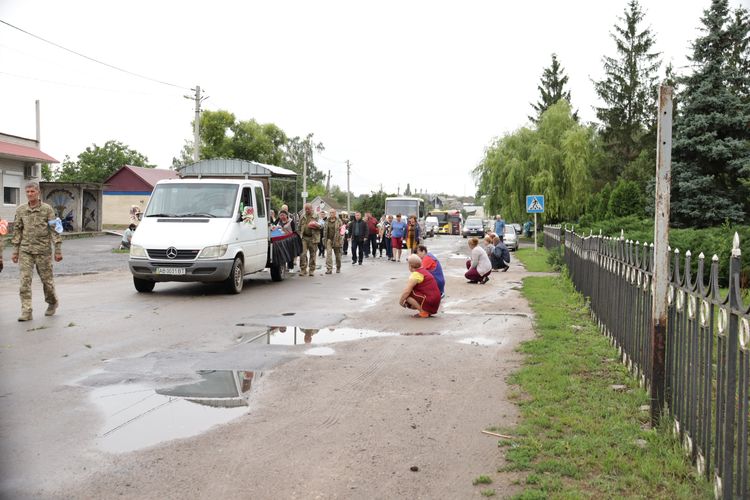 попрощалися з воїном