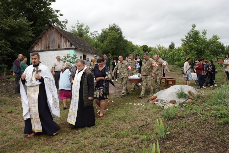 попрощалися з воїном