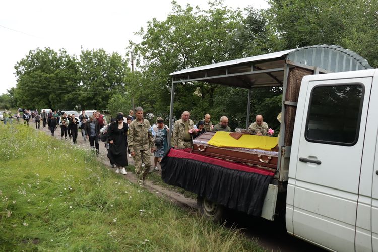 попрощалися з воїном