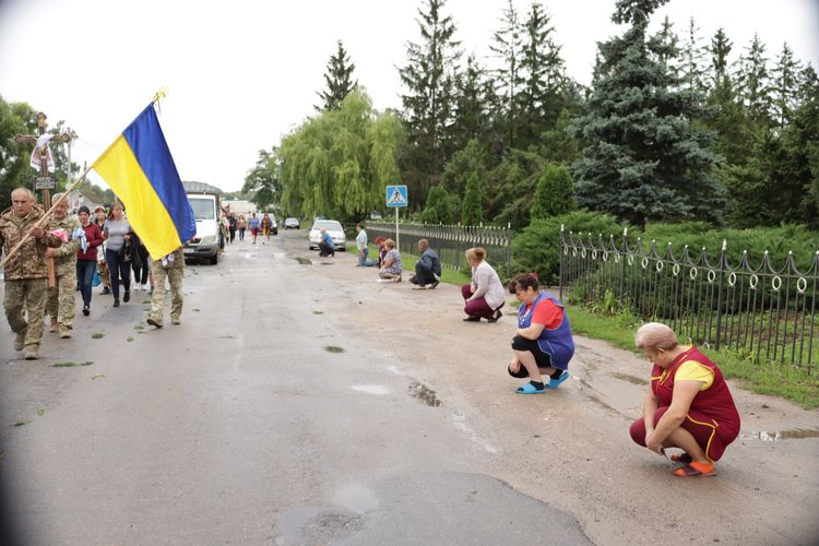 попрощалися з воїном