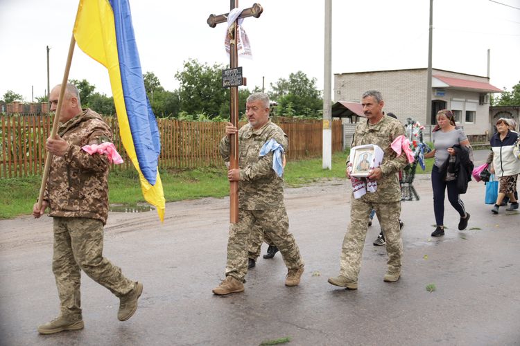 попрощалися з воїном