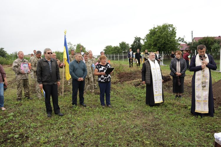 попрощалися з воїном