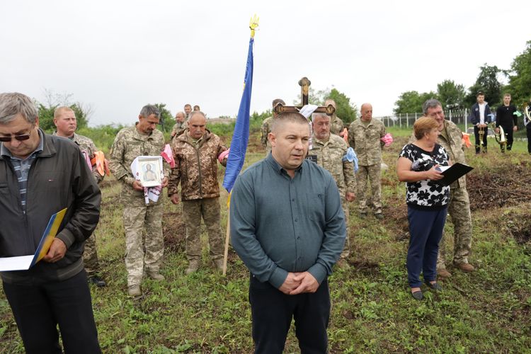 попрощалися з воїном