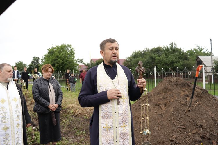 попрощалися з воїном