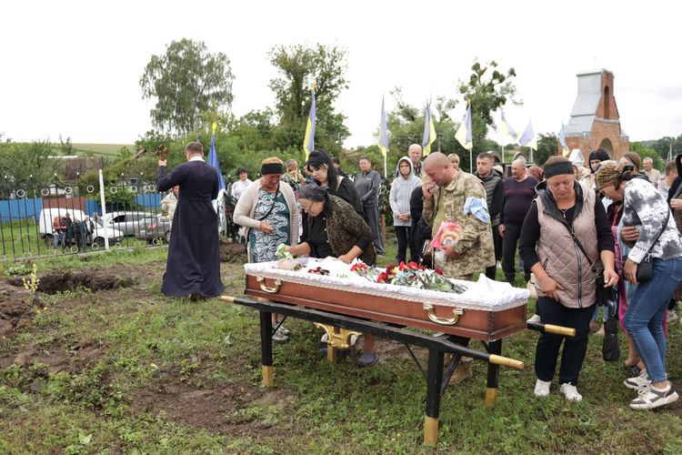 попрощалися з воїном