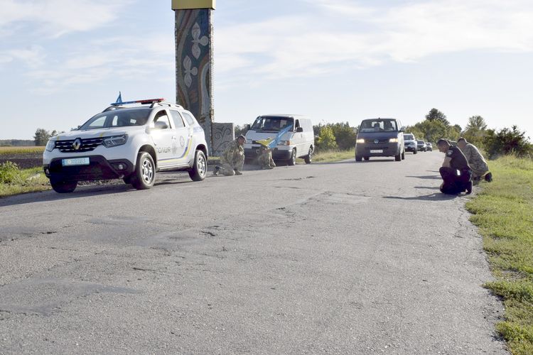 Зі сльозами на очах